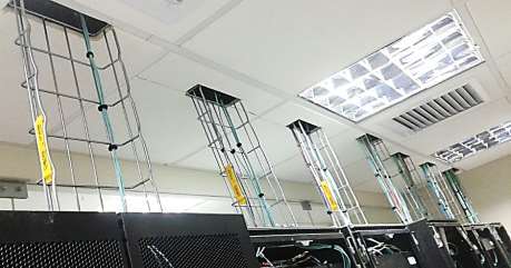 Centro de datos con estructura para confinamiento de pasillos