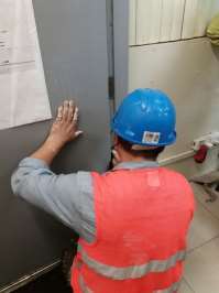 Instalación de puerta técnica